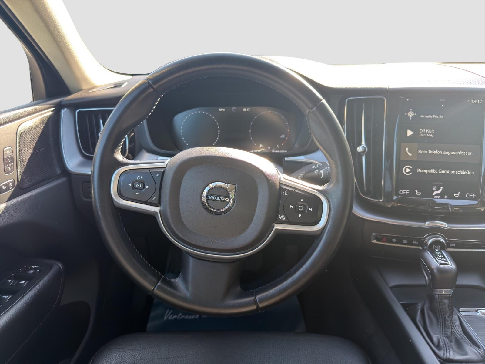 Volvo XC60 Momentum Pro 2WD/Polestar/H&K/PilotAss./Kam