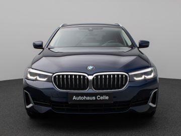 Fahrzeugabbildung BMW 520d xD Luxury Line Kamera HUD DAB HiFi DisplKey
