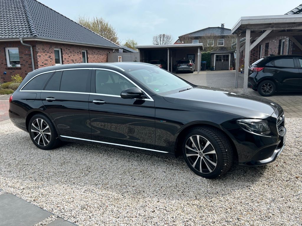 Image of Mercedes-Benz E 300