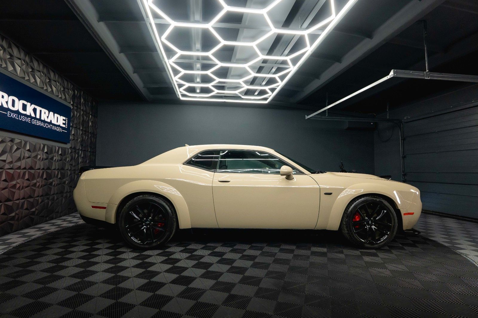 Fahrzeugabbildung Dodge Challenger 6.4 V8 SRT 392 R/T SCAT PACK WIDEBODY