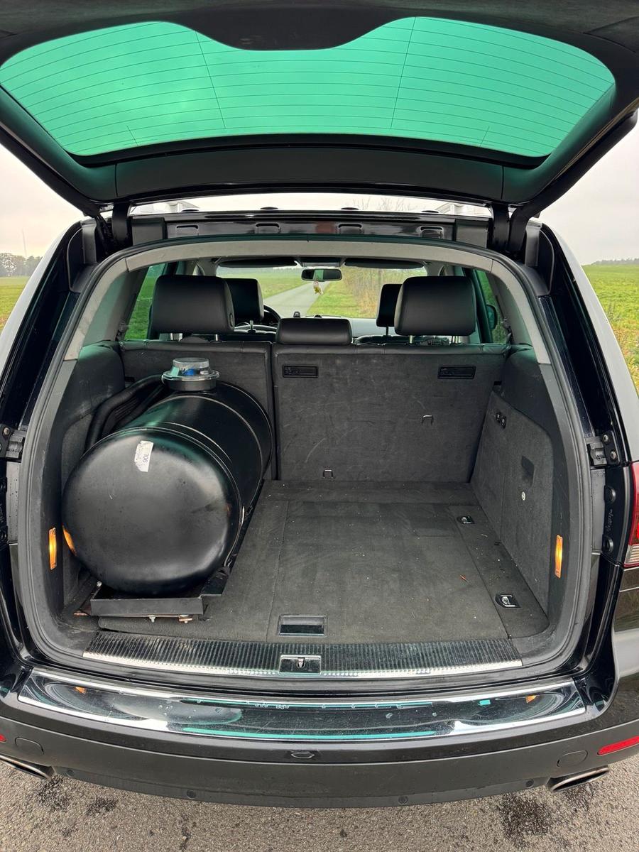 Volkswagen Touareg 2004 — photo 11