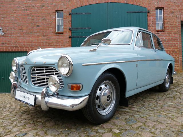 Volvo 121 Amazon in Horizont blau