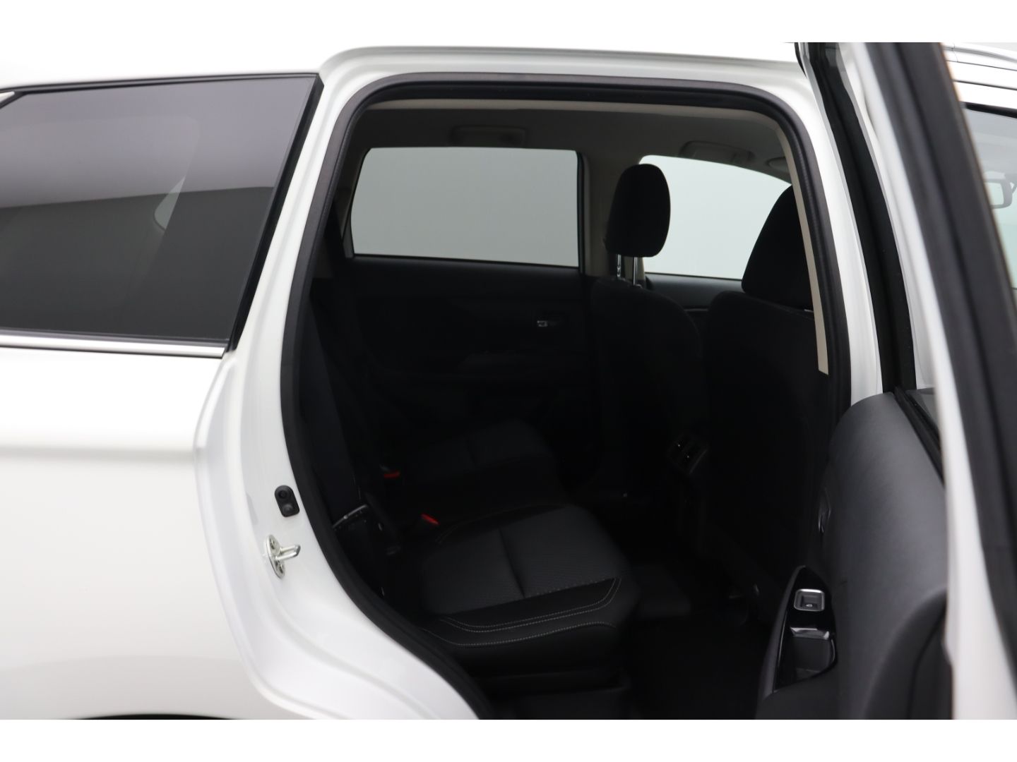 Fahrzeugabbildung Mitsubishi Plug-in Hybrid Outlander PHEV Basis 4WD Tempomat
