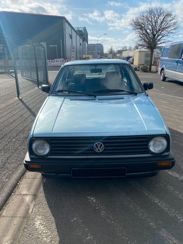 Volkswagen Golf mit H Kennzeichen und TÜV 10-26