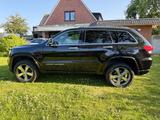 Jeep Overland 3.0 CRD V6 Multijet 184kw Pano+AHK+VOLL - Jeep Grand Cherokee: Schwarz