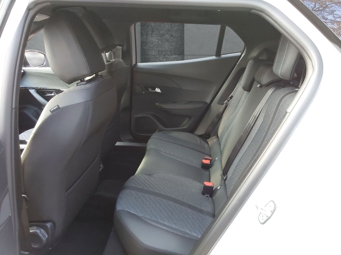 Peugeot 2008 - Bild 10
