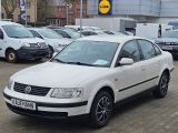 Volkswagen Passat 1,6 Klima el.SP Spieg. beheizbar teilb.Rü - Volkswagen Passat aus 1997