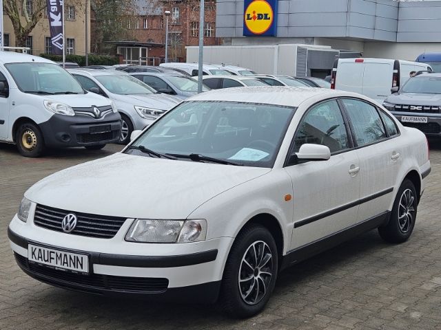 Volkswagen Passat 1,6 Klima el.SP Spieg. beheizbar teilb.Rü