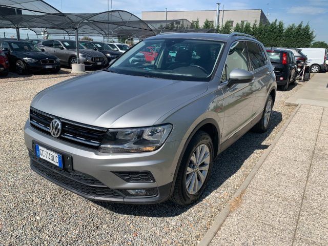 Volkswagen Tiguan - 1