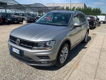 Volkswagen Tiguan - 1