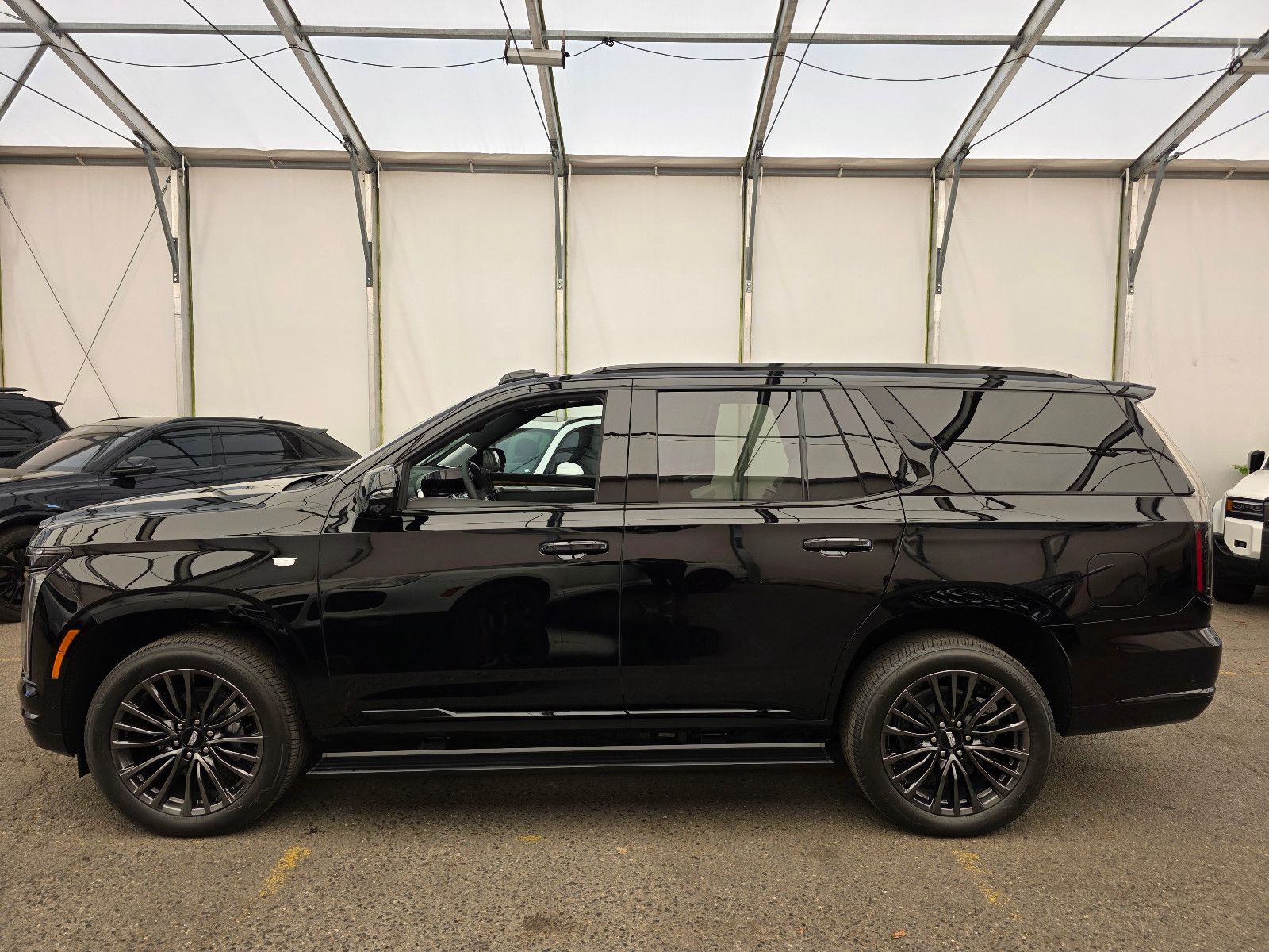 Fahrzeugabbildung Cadillac Escalade Sport Platinum T1: 129.000 EUR, Stock !