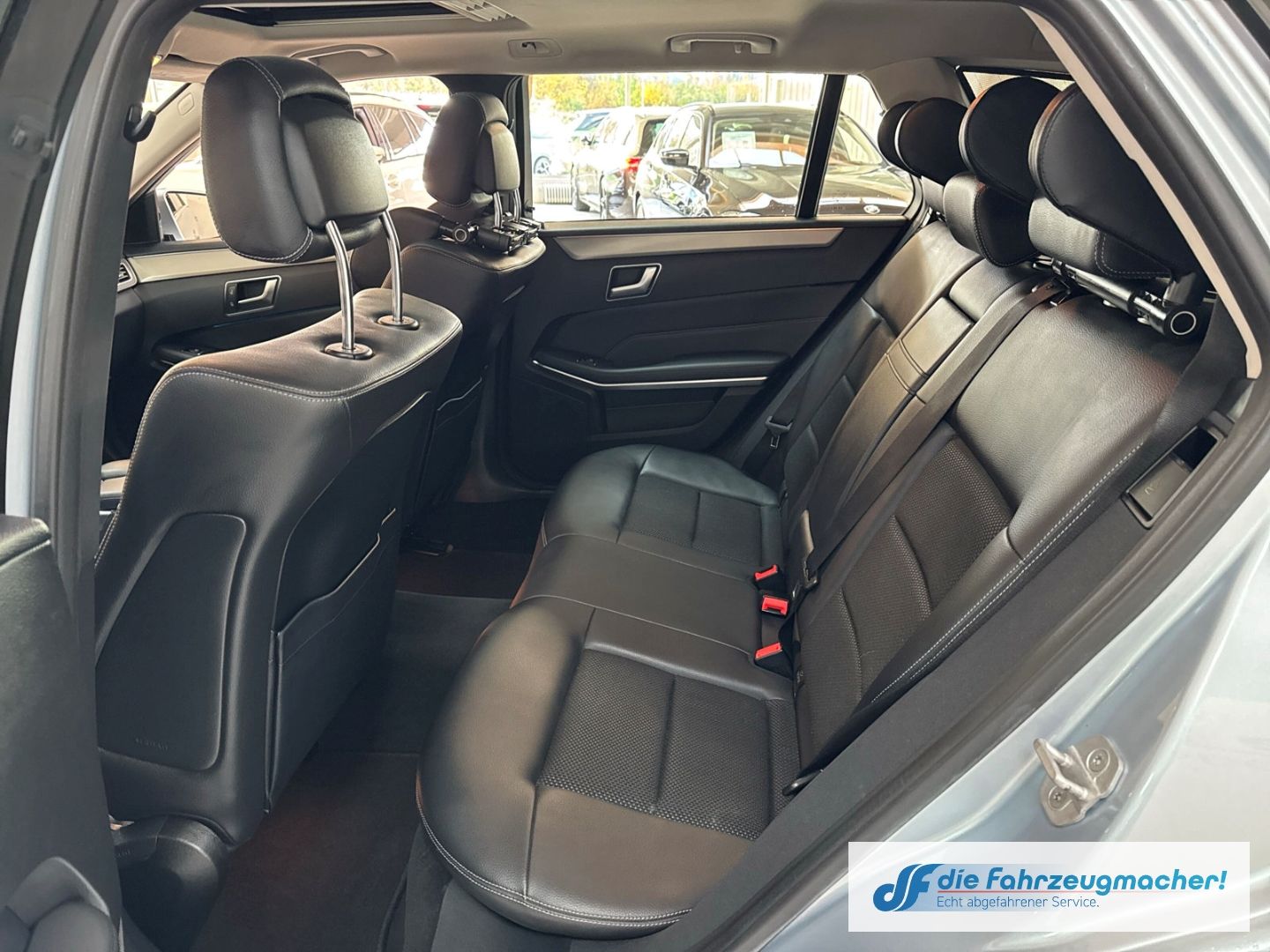 Fahrzeugabbildung Mercedes-Benz E 200 BlueTec Niveau AHK-klappbar LED Blendfreie