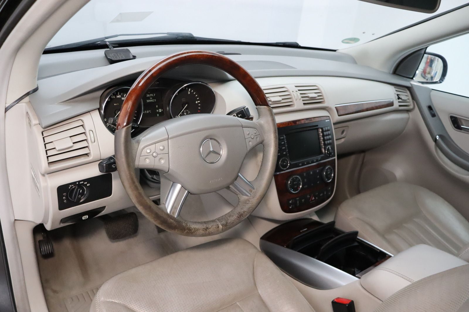 Fahrzeugabbildung Mercedes-Benz R 320 CDI 4MATIC * HUD * AHK * Navi