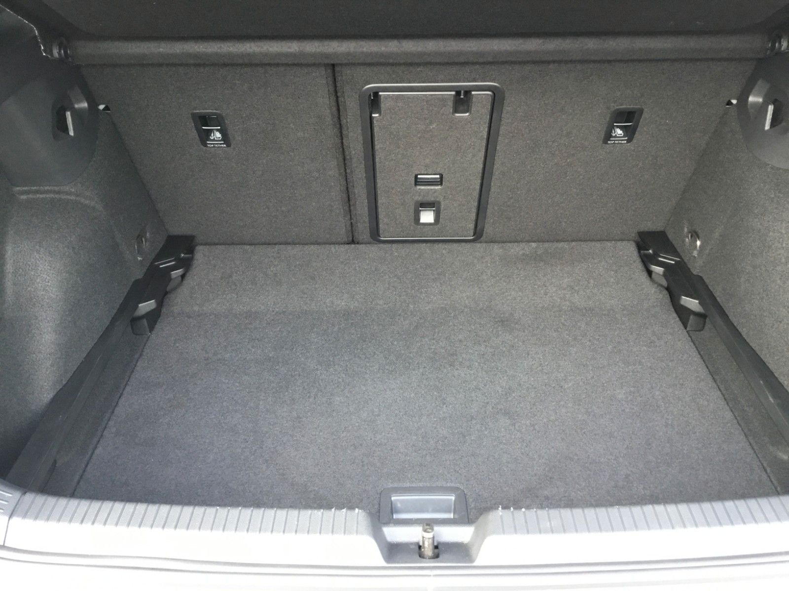Fahrzeugabbildung Volkswagen Golf 2.0 TSI DSG GTI+Pano+18"+IQ Light