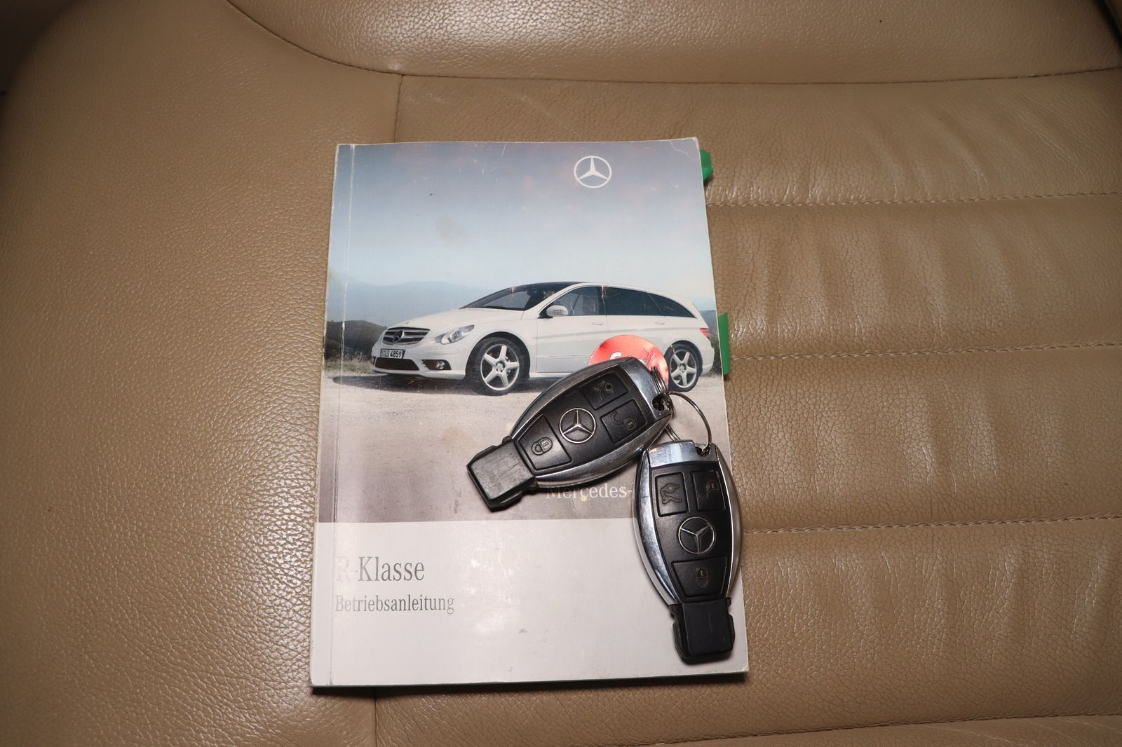 Fahrzeugabbildung Mercedes-Benz R 350 CDI 4MATIC lang * DIS * Pano * 7-Sitze