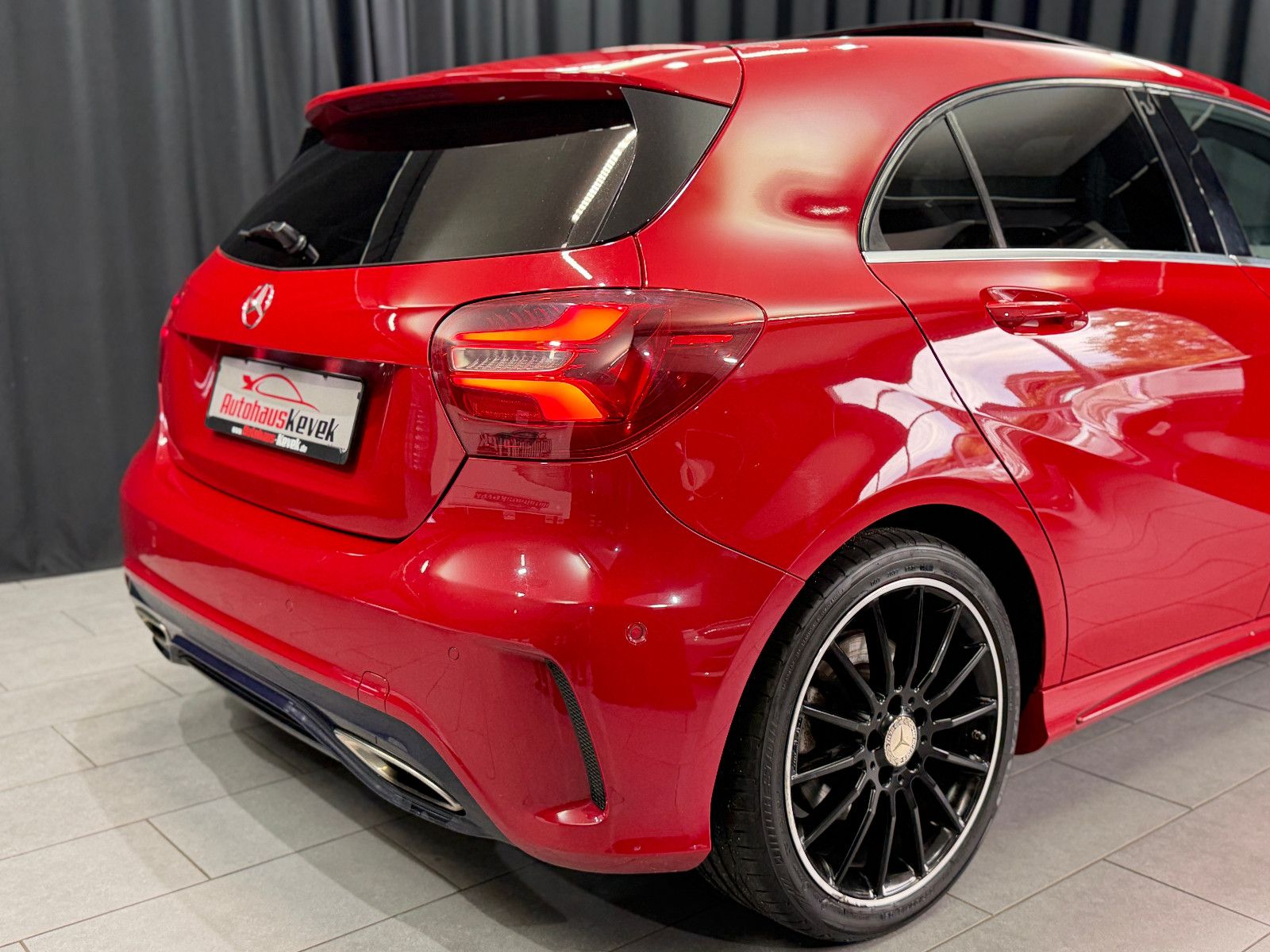 Fahrzeugabbildung Mercedes-Benz A 250 4Matic AMG-LINE|PANORAMA|7G AUTOMATIK|