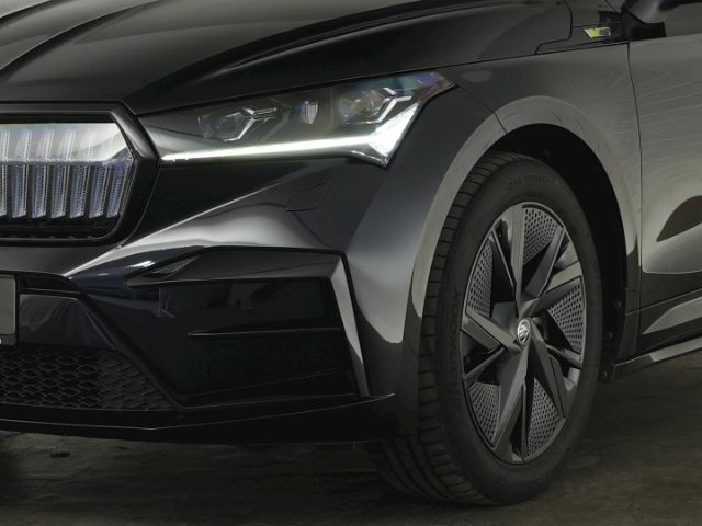 ENYAQ iV COUPE RS 4x4+NAVI+RÜCKFAHRKAMERA+SITZ-/