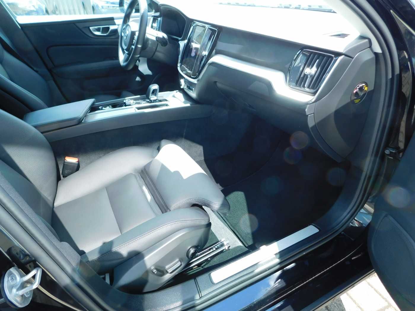 Fahrzeugabbildung Volvo V60 B4 B DKG Plus Dark