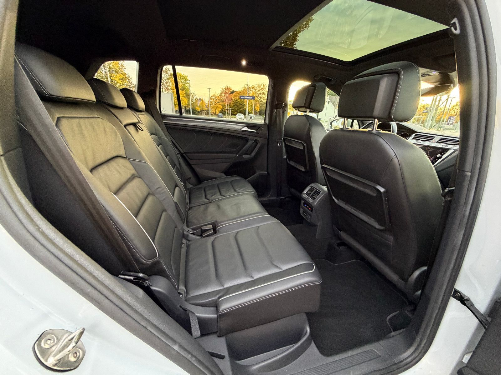 Fahrzeugabbildung Volkswagen Tiguan Allspace Highline 4Motion/R-LINE/PANO/LED