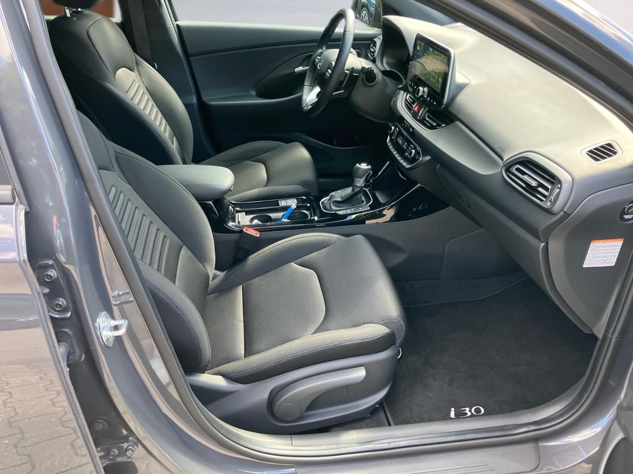 Fahrzeugabbildung Hyundai i30 DCT ADVANTAGE LED*NAVI*2Z-KLIMA*CARPL*KEYLES