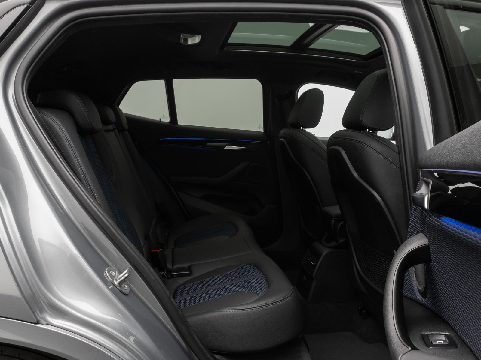 Fahrzeugabbildung BMW X2 sD20d M Sport HUD DAB Kamera HiFi Panoram 19"