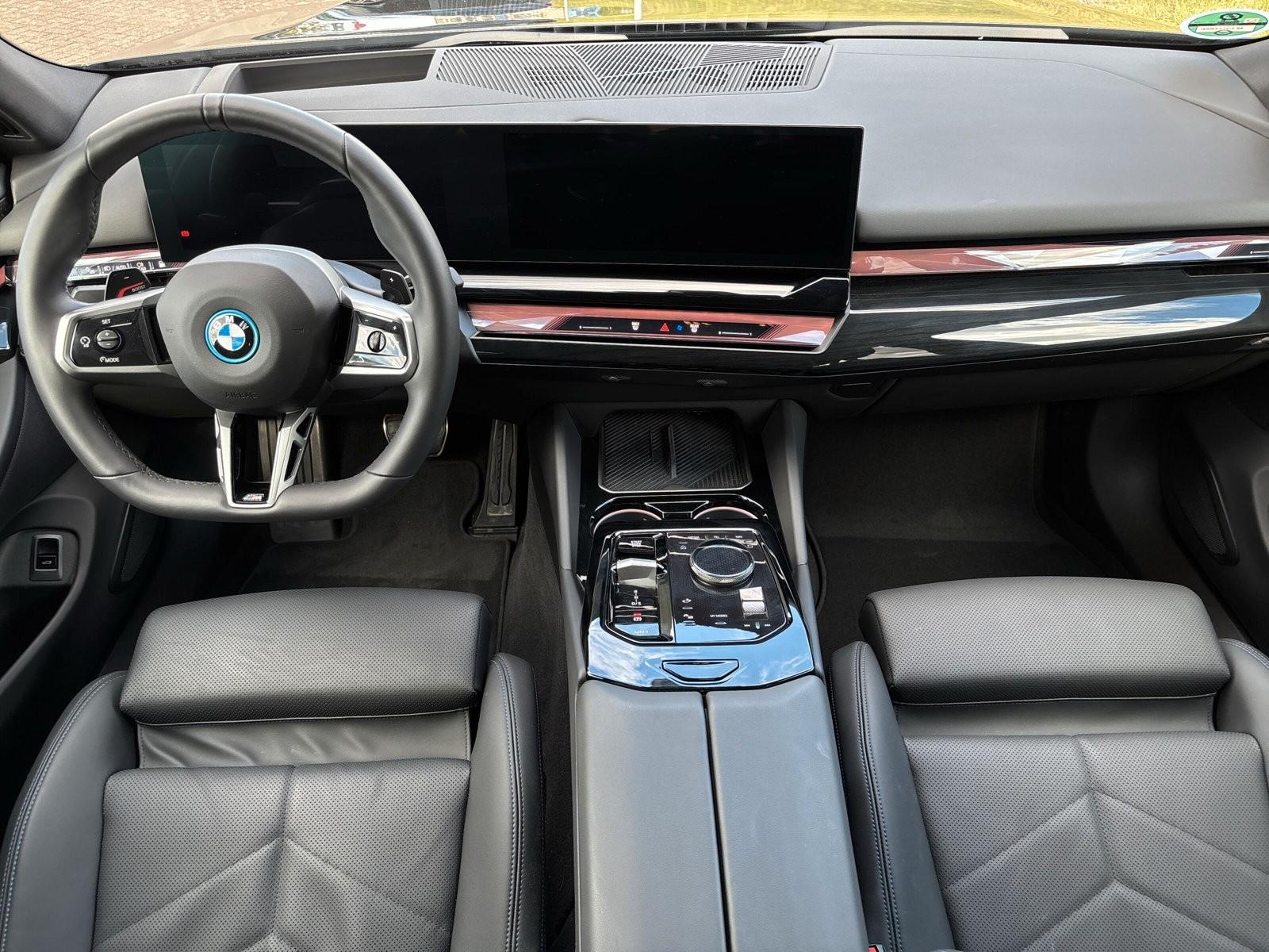 BMW 530e xDrive Lim M Sport Pro*Pano*20*AHK*H&K*ACC*