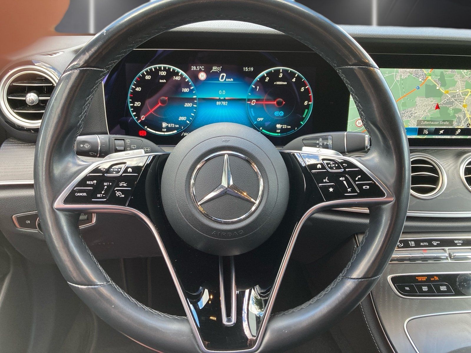 Fahrzeugabbildung Mercedes-Benz E 300 T de Avantgarde*Distronic*AHK*Totwink*Cam*