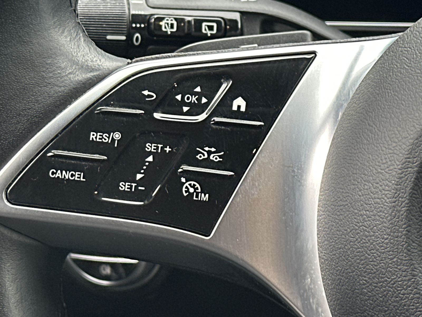 Fahrzeugabbildung Mercedes-Benz C 220d T All-Terrain Avantgarde 4M NAV+LED+AHK