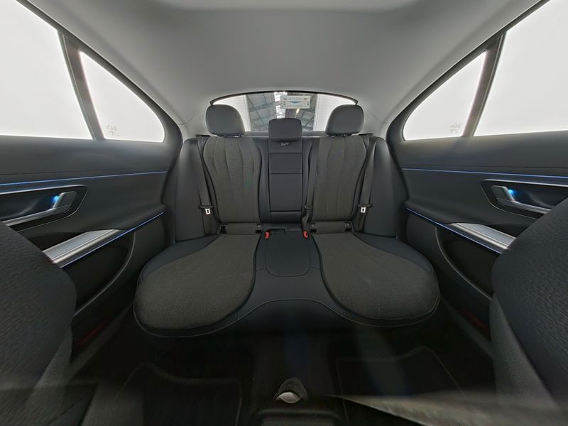 Mercedes-Benz E 220 d Limousine PANO LED DIST. RFK TW KEYL foto 5