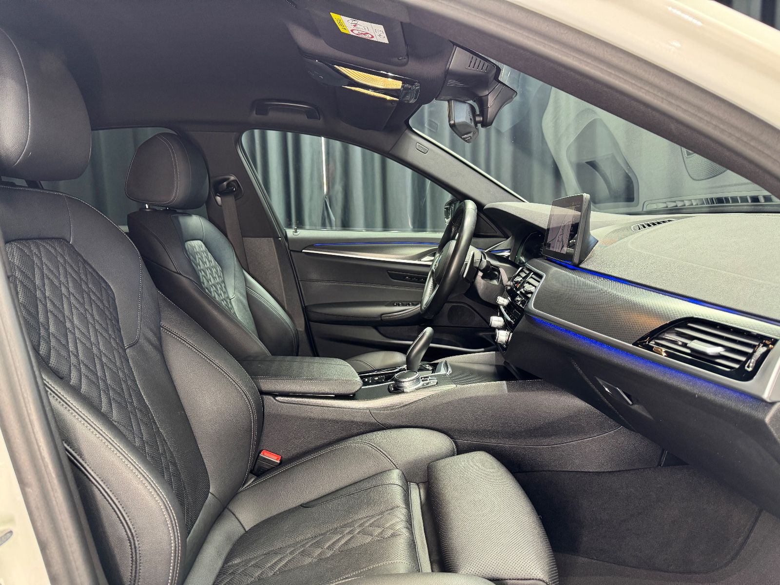 Fahrzeugabbildung BMW 520d xDrive M Sport|HEAD-UP|ACC|LASER|