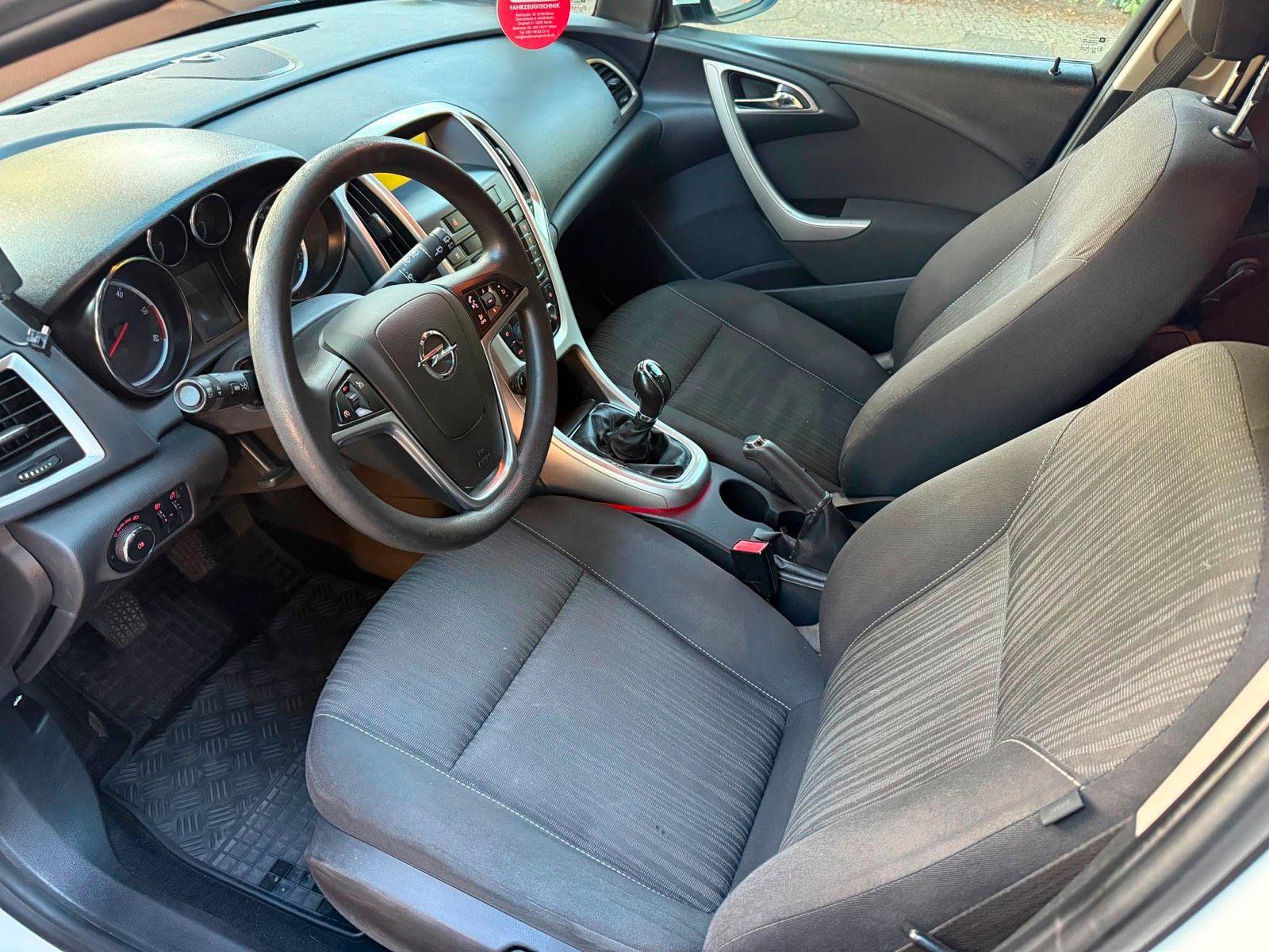 Opel Astra 2010 — photo 10