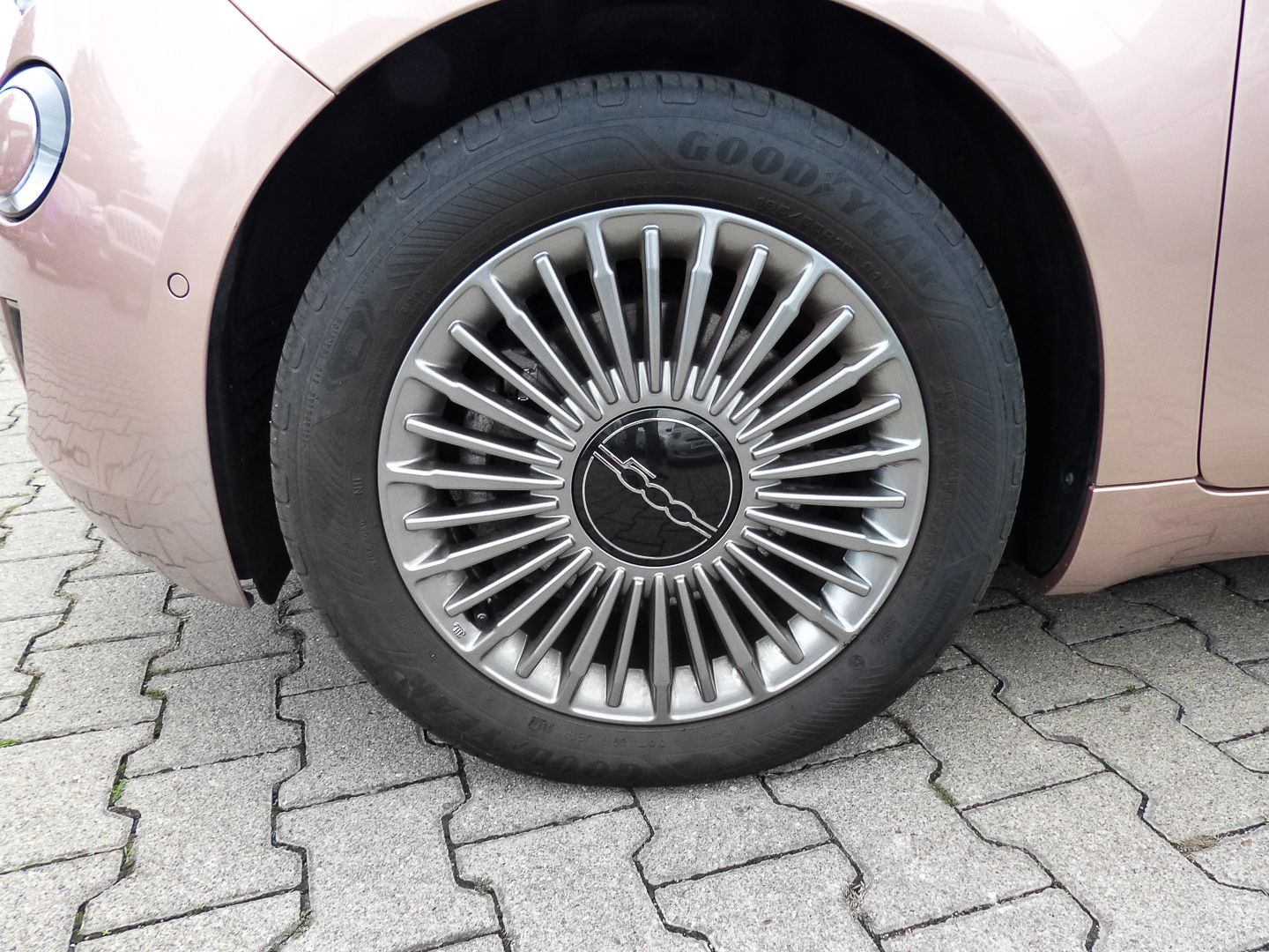Fiat 500e Navi Memory Sitze Soundsystem JBL Apple Car imagem 3