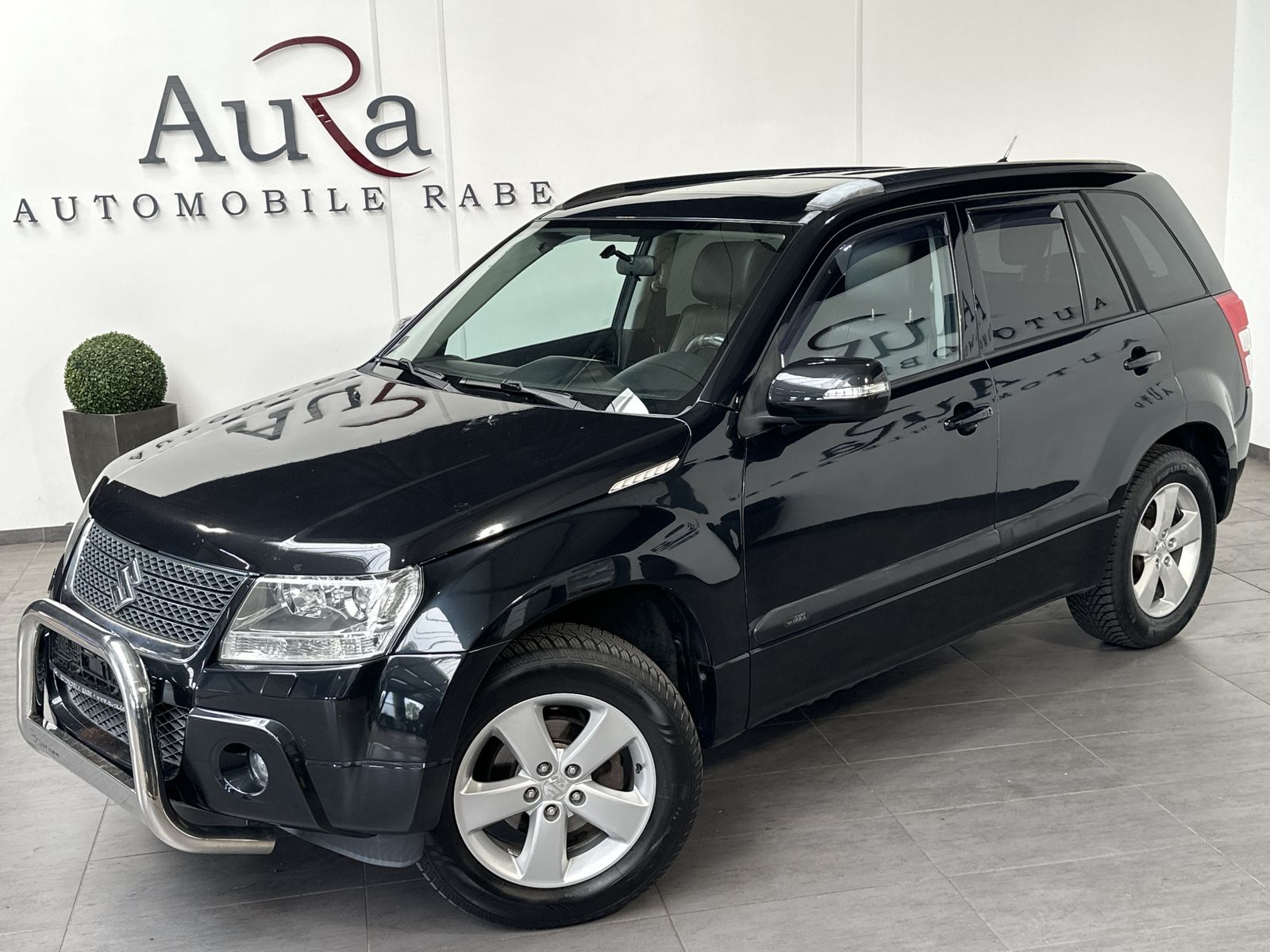 Fahrzeugabbildung Suzuki Grand Vitara 2.4 VVT Club AHK+LEDER+GLASDACH+TEM