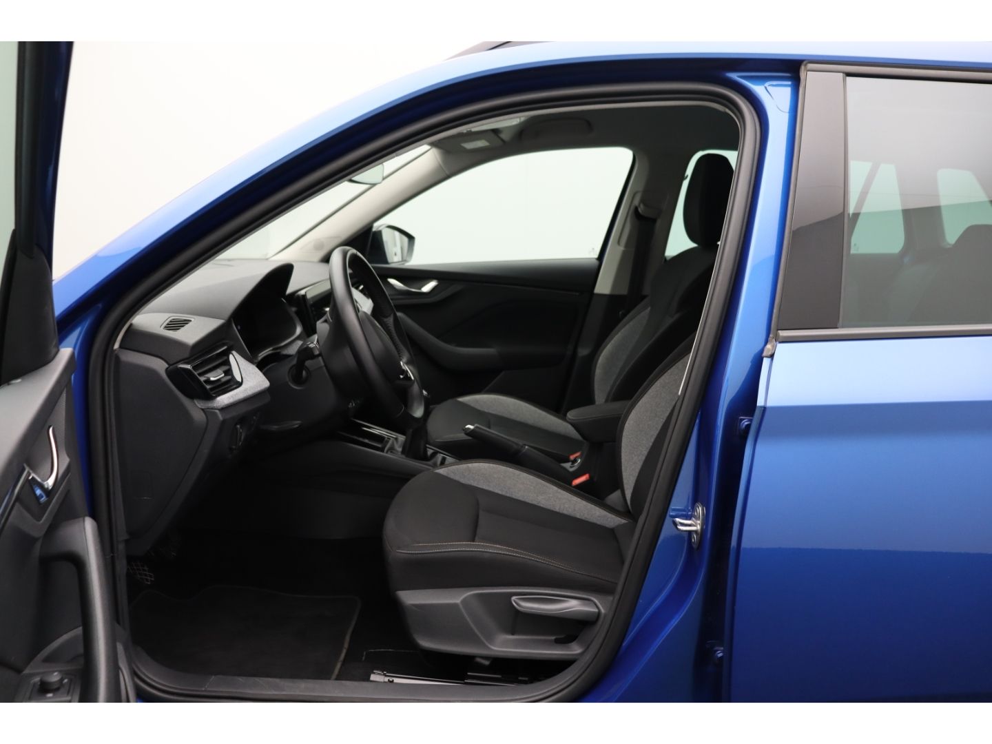 Fahrzeugabbildung SKODA Kamiq 1.0 Selection Kamera SHZ Einparkhilfe vorn