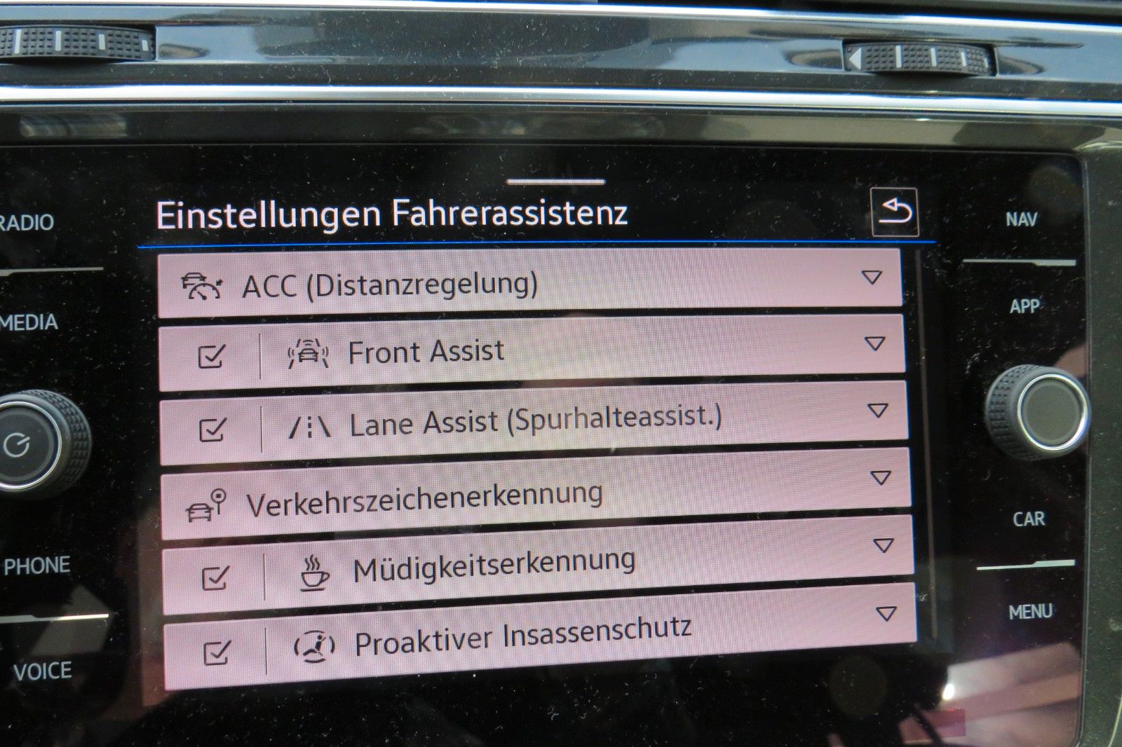 Fahrzeugabbildung Volkswagen Tiguan TSI DSG ELEGANCE 19-ZOLL MATRIX 360` 1.HD
