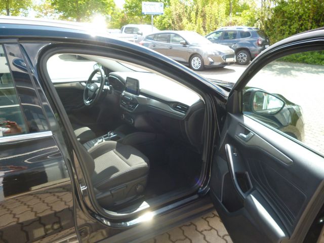Focus Turnier Titanium*Aut*AHK*ACC*