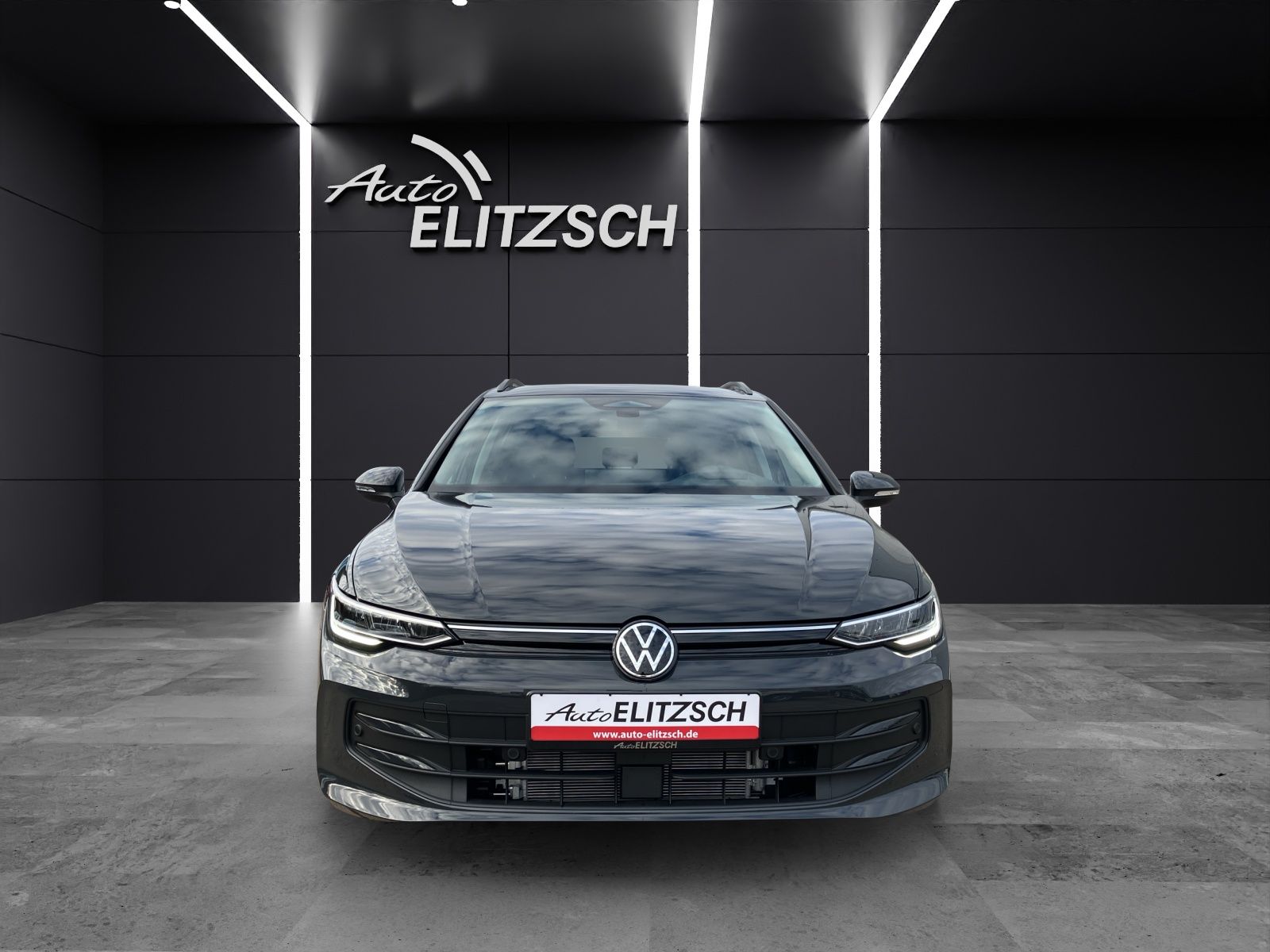 Fahrzeugabbildung Volkswagen Golf VIII Variant Life TSI LED ACC AHK SH HuD Re