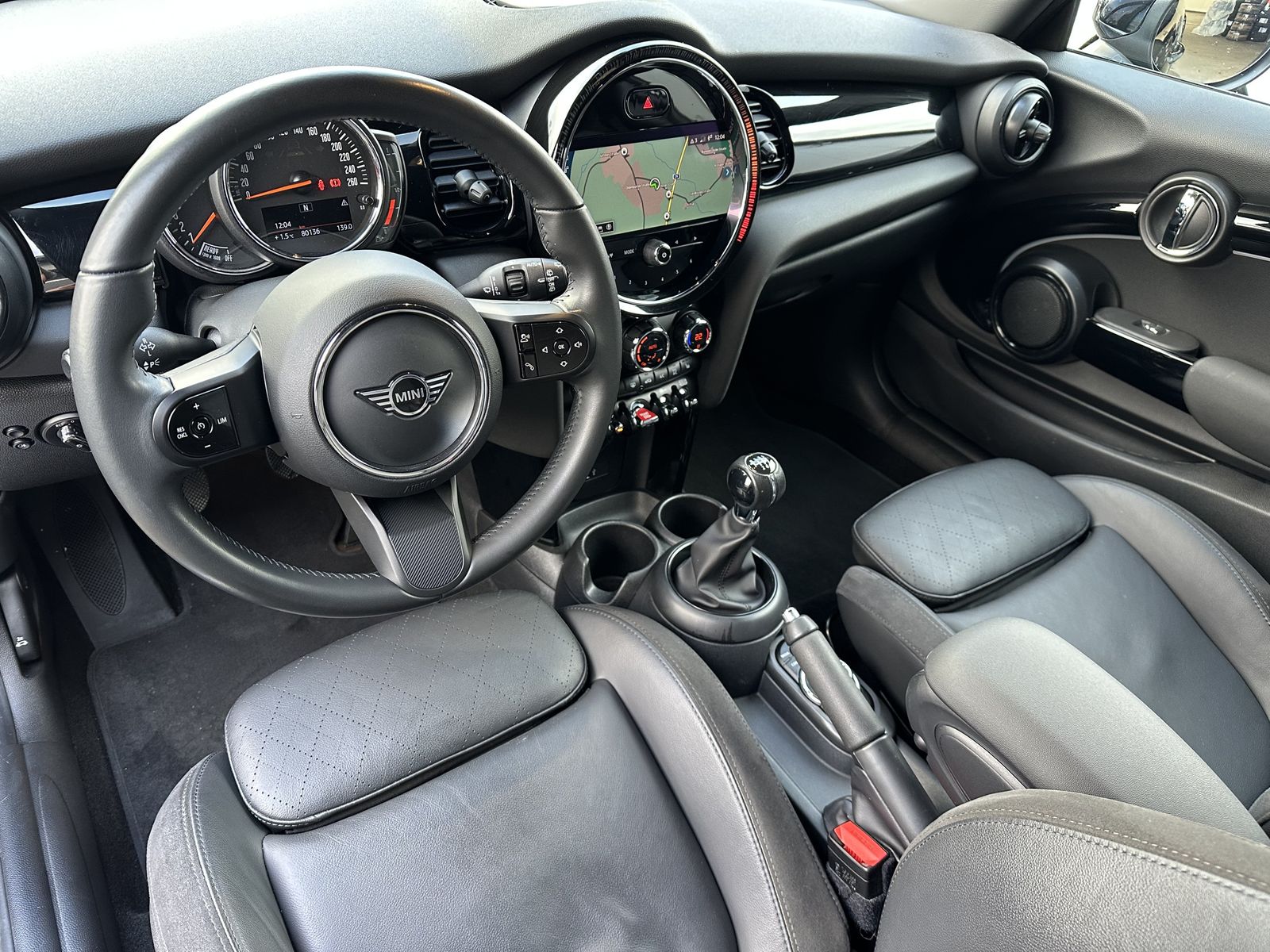 Fahrzeugabbildung MINI Cooper S Classic Trim Black Aut. NAV+LED+DCC+1HD