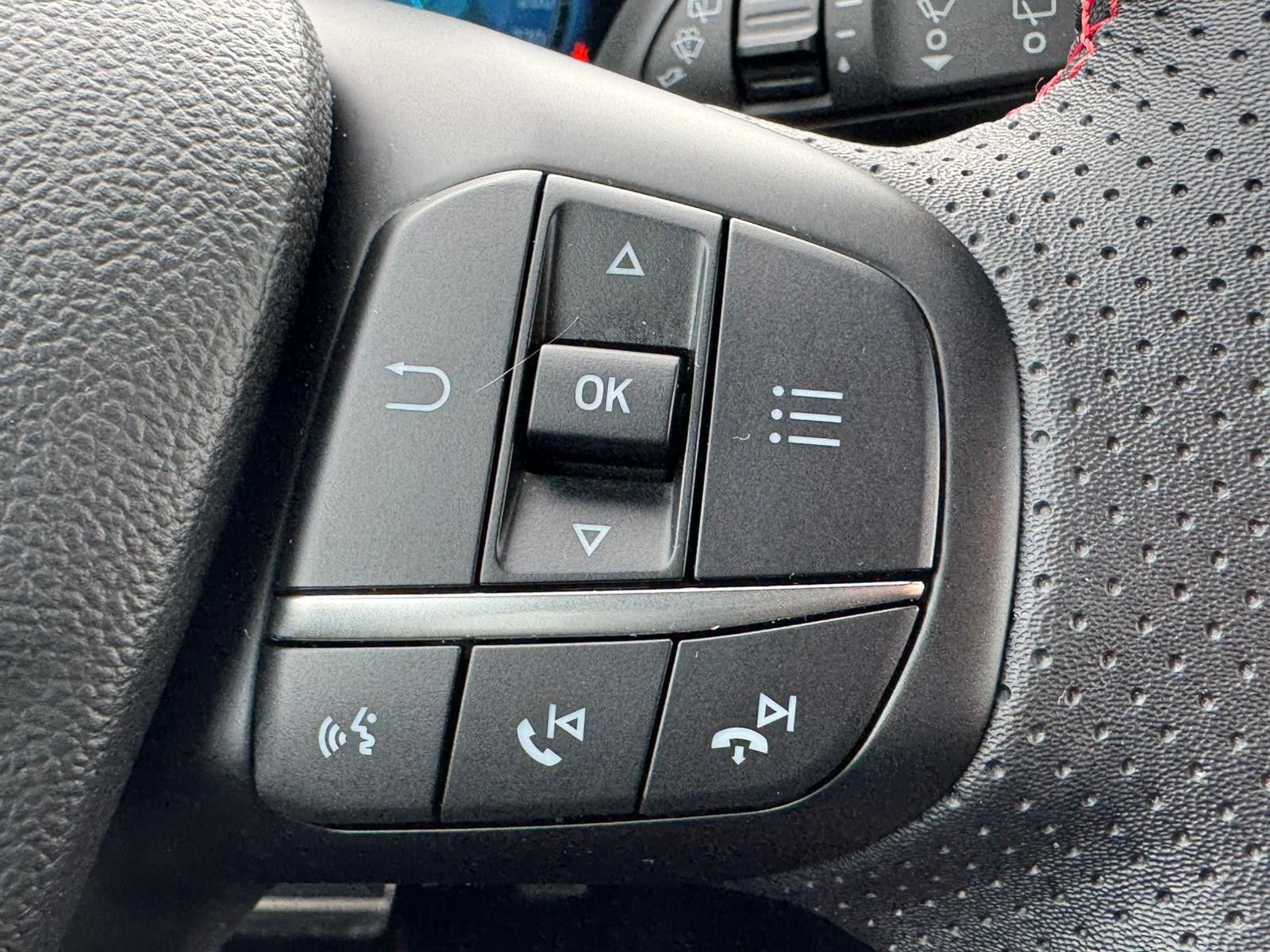 Fahrzeugabbildung Ford Focus 1.0 ST-Line X MATRIX*B&amp;O*ACC*KAM*APP*LHZ