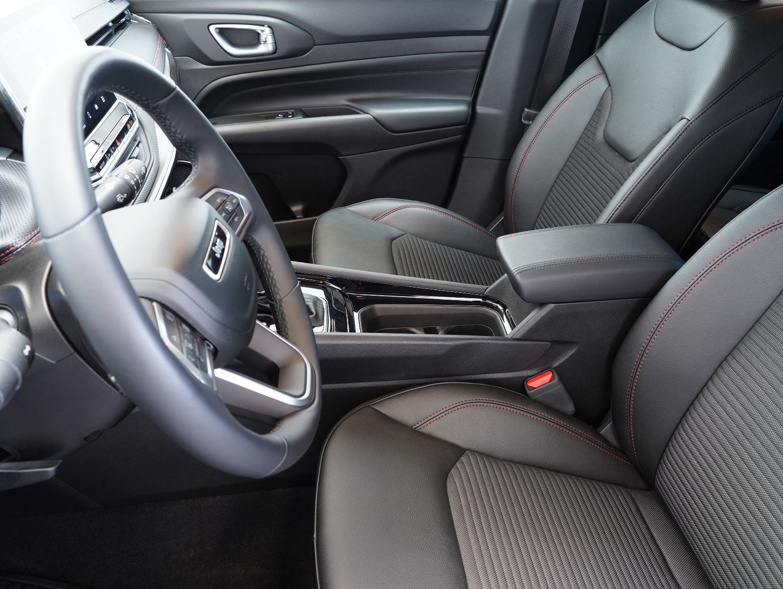 Fahrzeugabbildung Jeep Compass 1.5 MultiAir Mild Hybrid BLACK/KAMERA