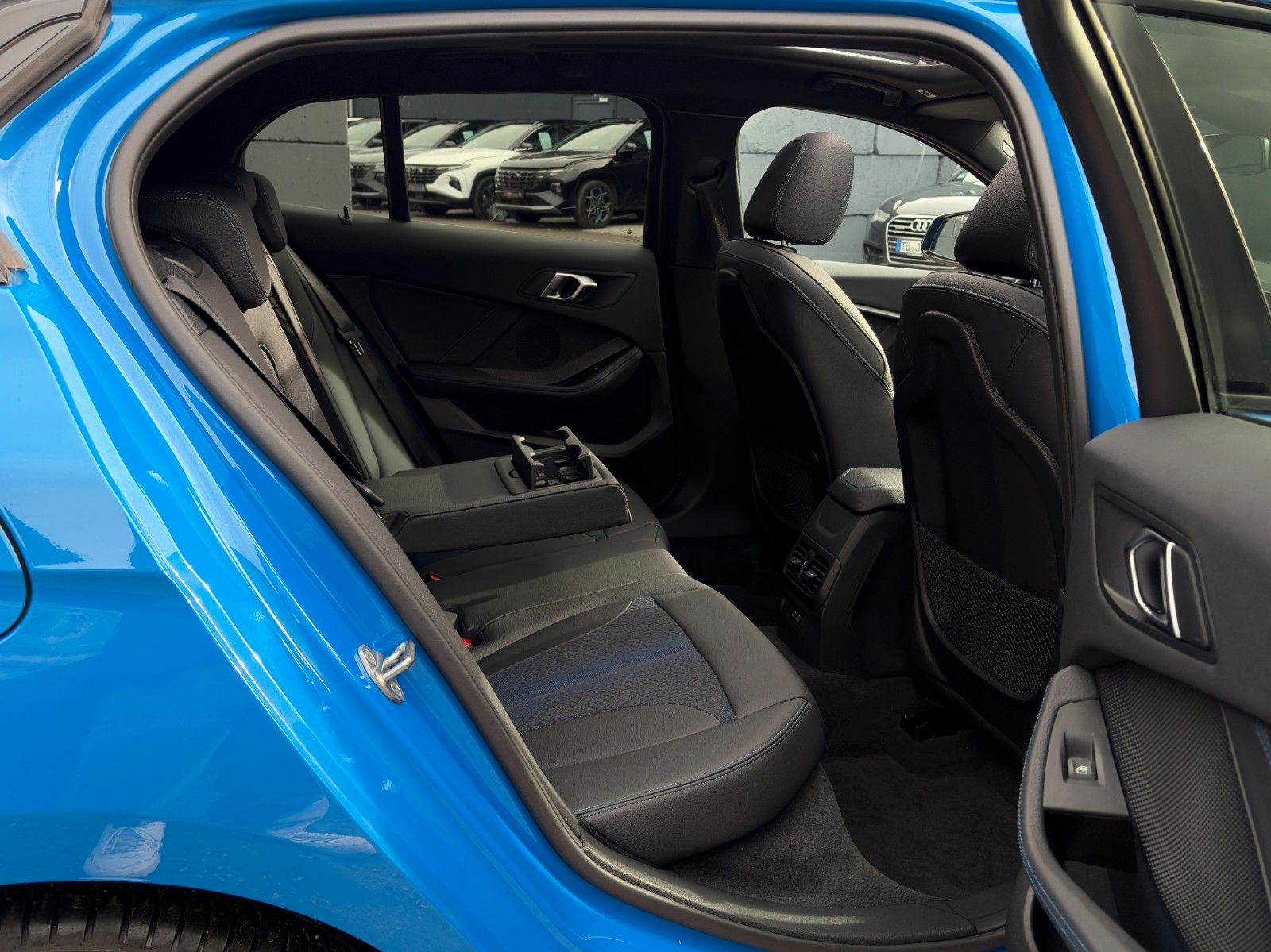 Fahrzeugabbildung BMW 118i M Sport Leder PANO TEMP CAM LED HiFi