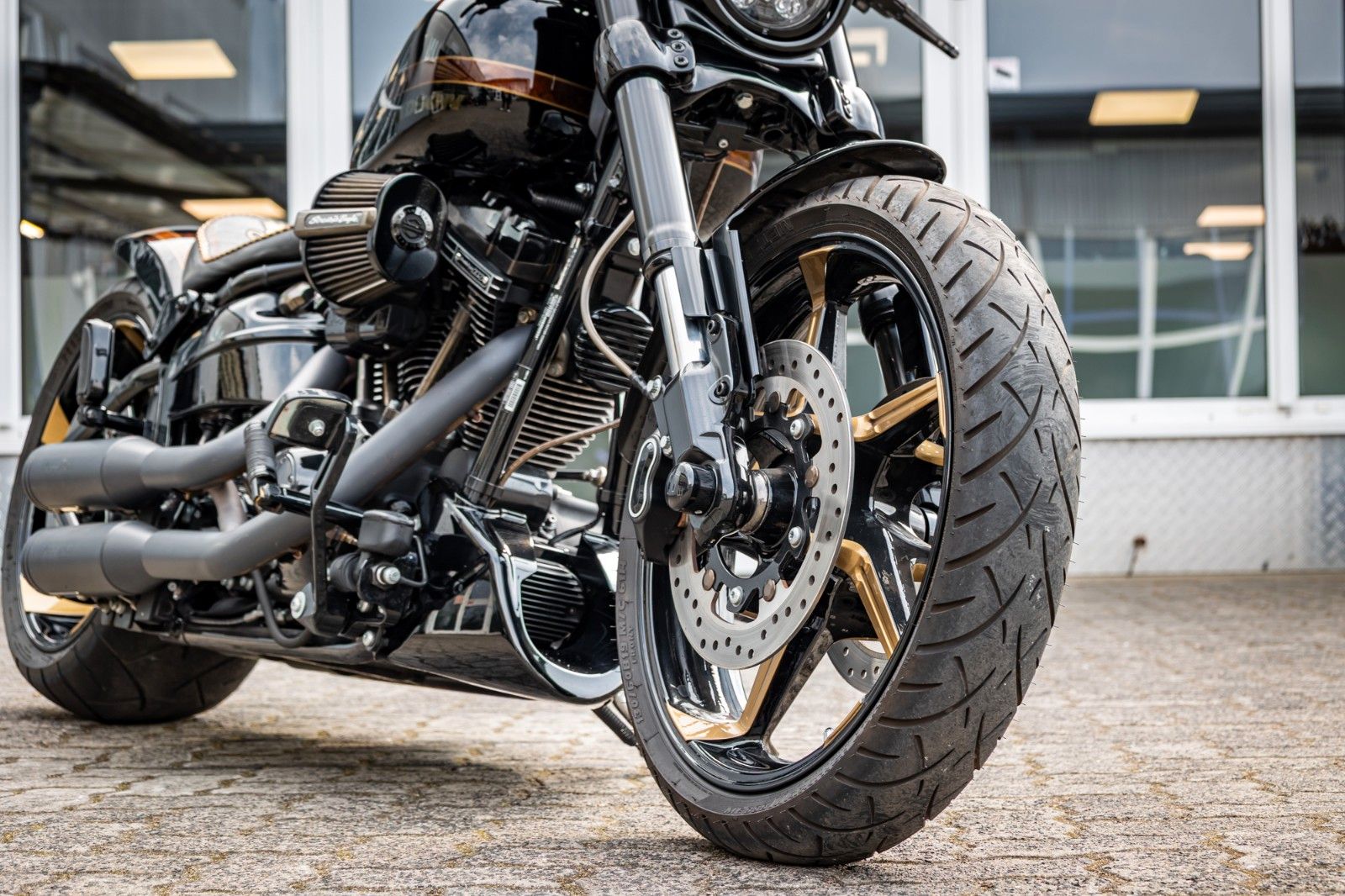 Fahrzeugabbildung Harley-Davidson CVO Pro Street Breakout - Kesstech -