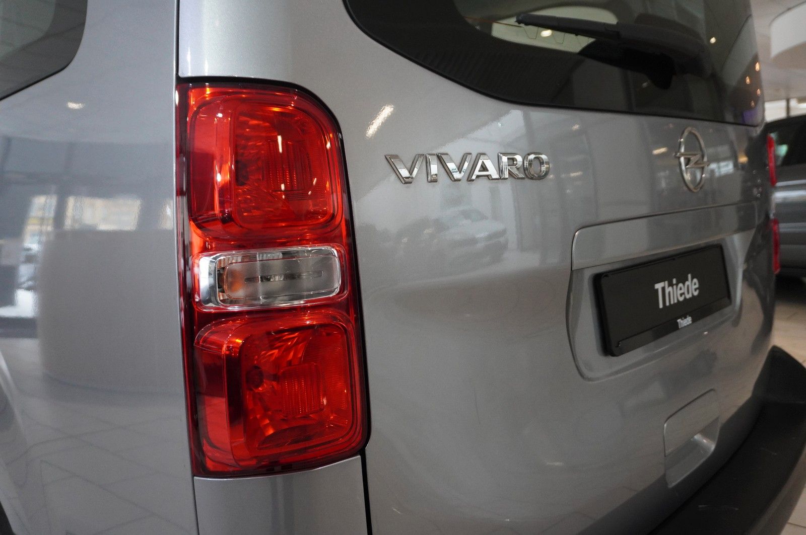 Fahrzeugabbildung Opel Vivaro C Kombi 2.0D "L" 9-SITZER NAVI/TEMP./DAB+