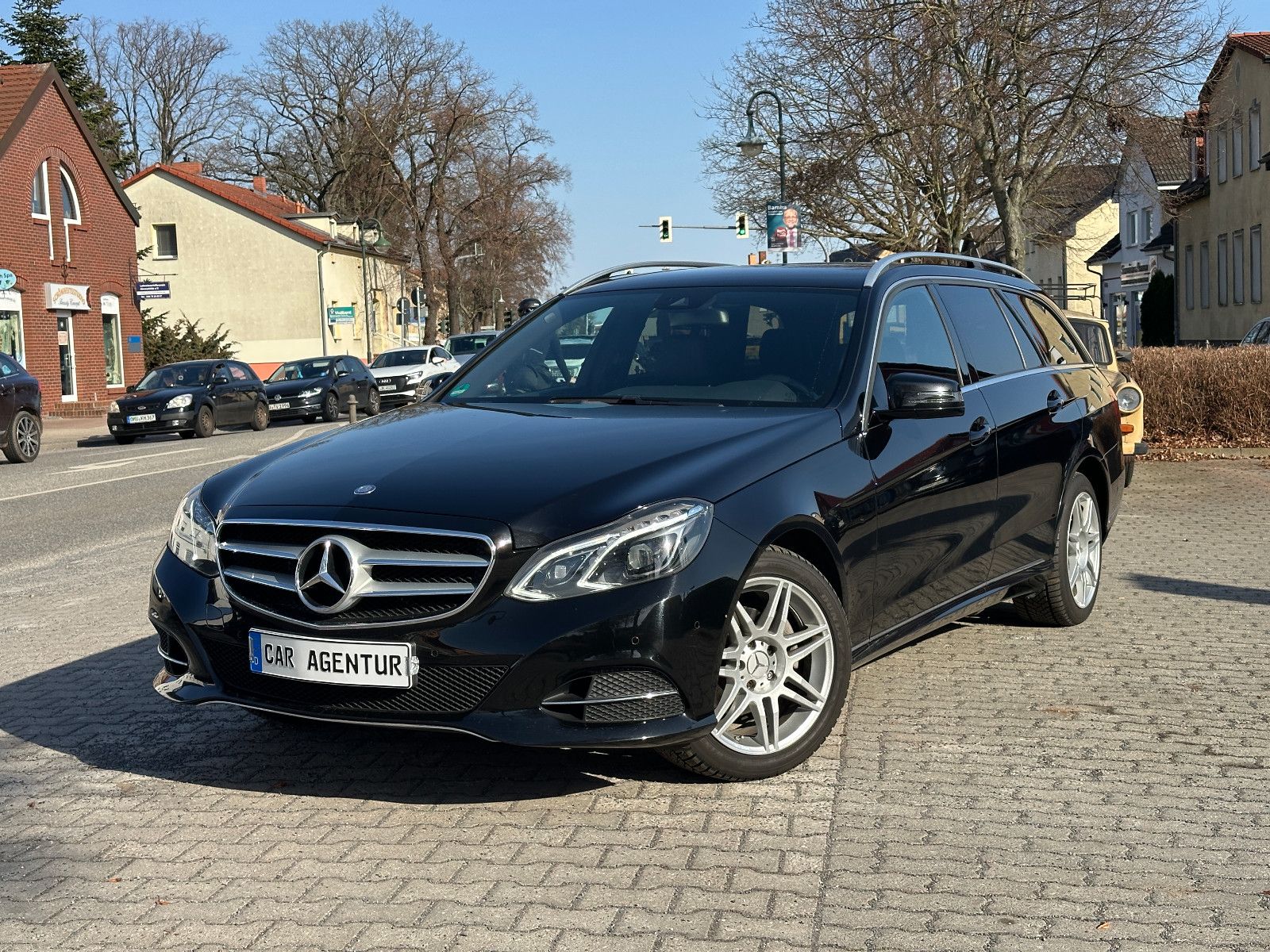 MERCEDES-BENZ E 200 T Avantgarde AUTOMATIK + LED + KLIMAAUTOM