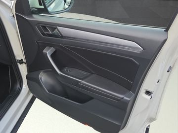 Fahrzeugabbildung Volkswagen T-Roc Style 1.5 TSI DSG easy open AHK Kamera ACC