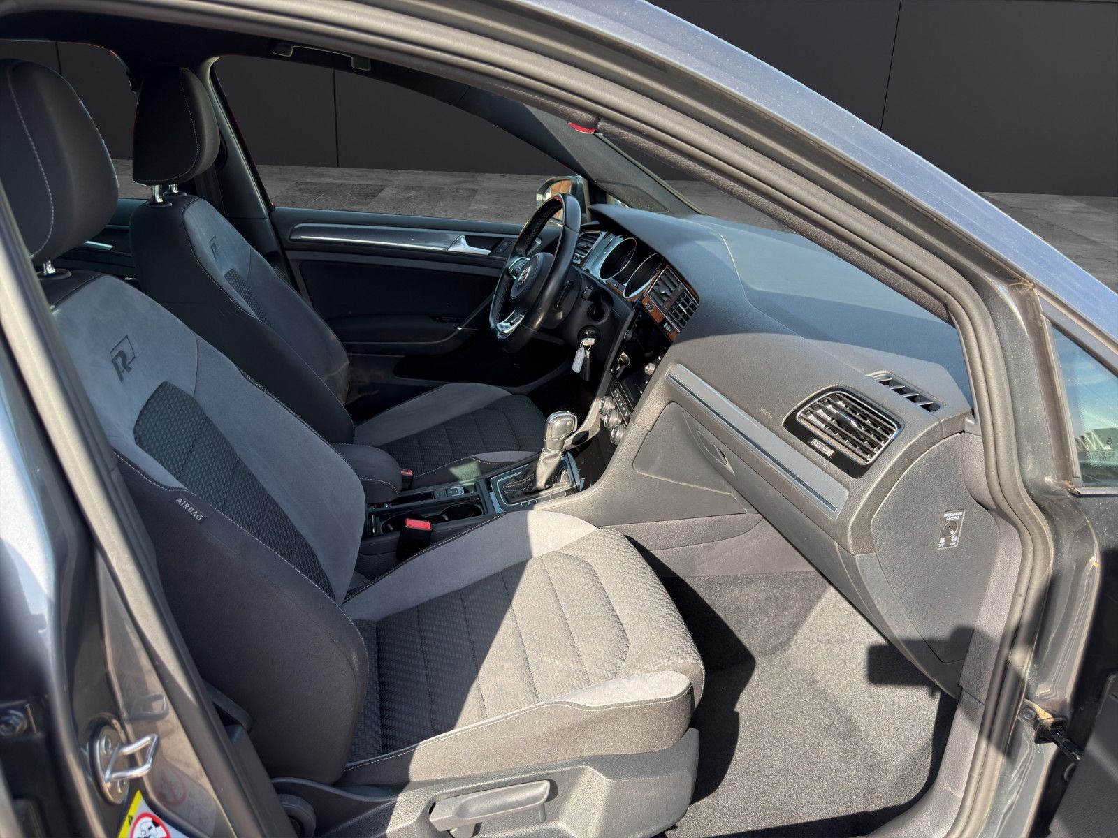 Fahrzeugabbildung Volkswagen Golf R-Line Apple /Szhzg/1.Hand/DAB/LED/Klimaaut