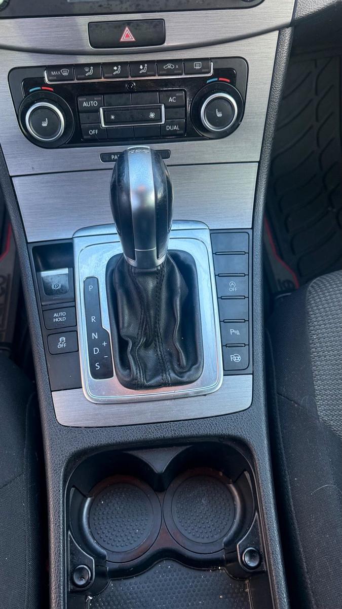 Volkswagen Passat 2011 — photo 13