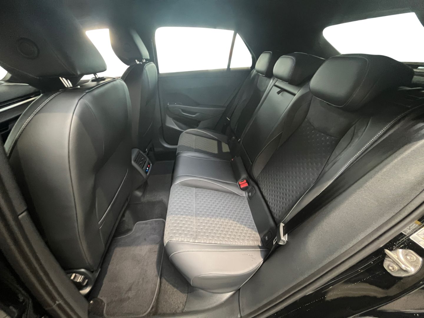 Volkswagen T-Roc - Bild 13