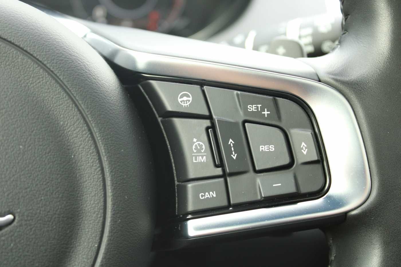 Fahrzeugabbildung Jaguar E-Pace Diesel D180 AWD Aut. Chequered Flag