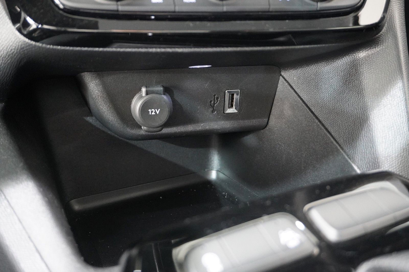 Fahrzeugabbildung Opel Mokka ELEGANCE 1.2T NAVI/LED/KAMERA/SPORT/SH/DAB